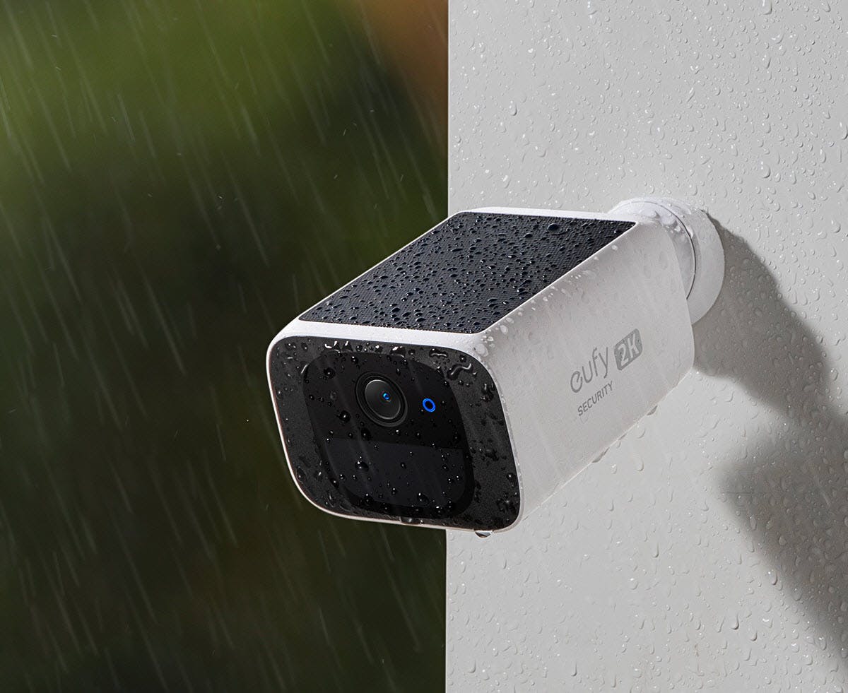 Eufy SoloCam S220 aan de muur