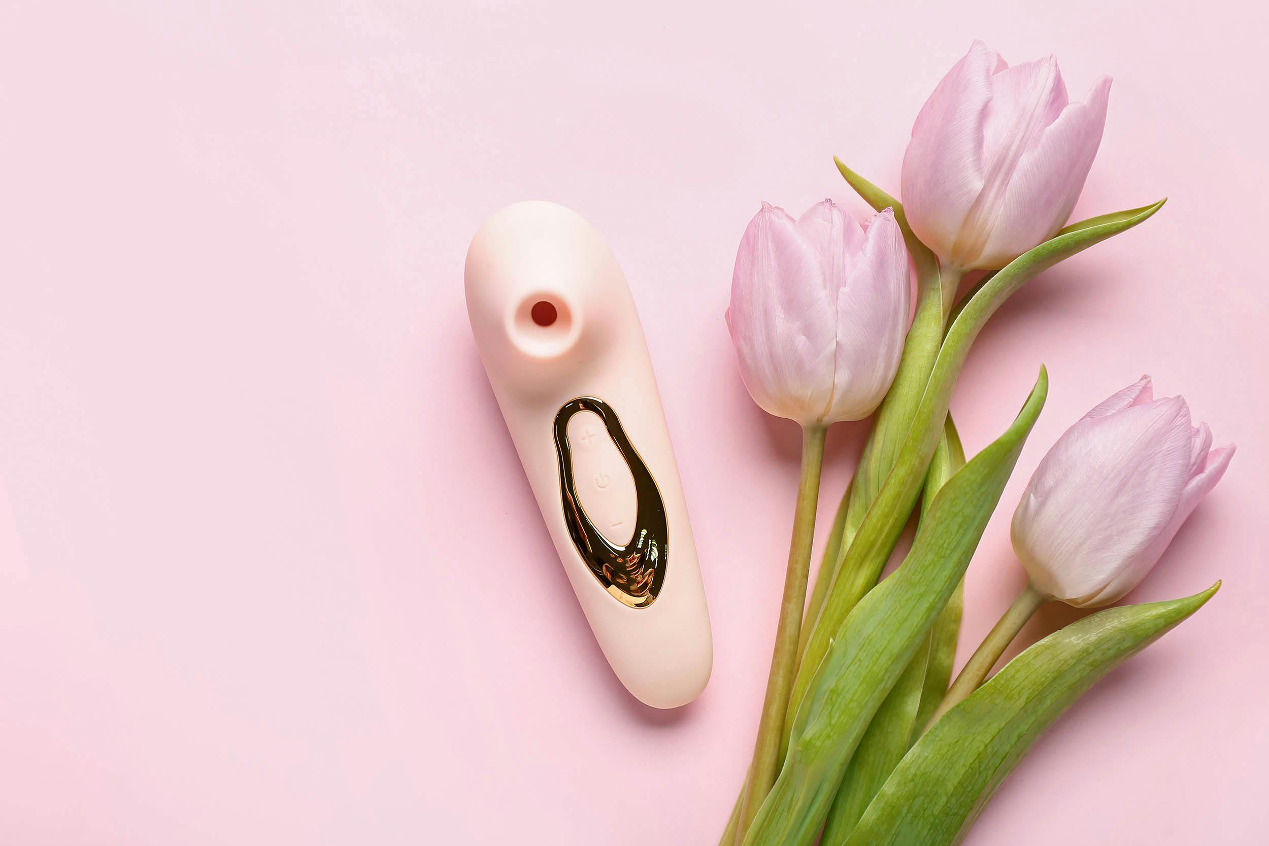 Vibrator met roze tulpen
