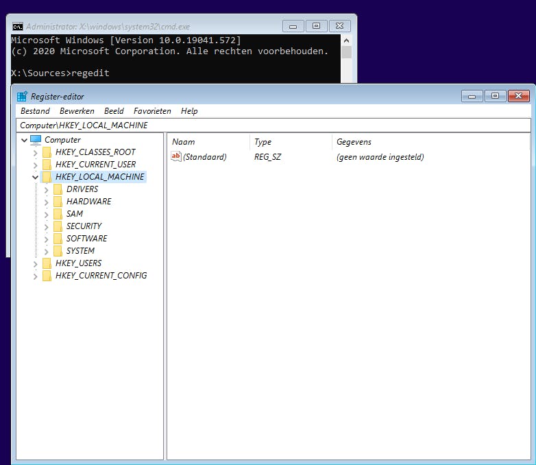 Activeer het ingebouwde administrator-account vanuit een (geïmporteerd) register.