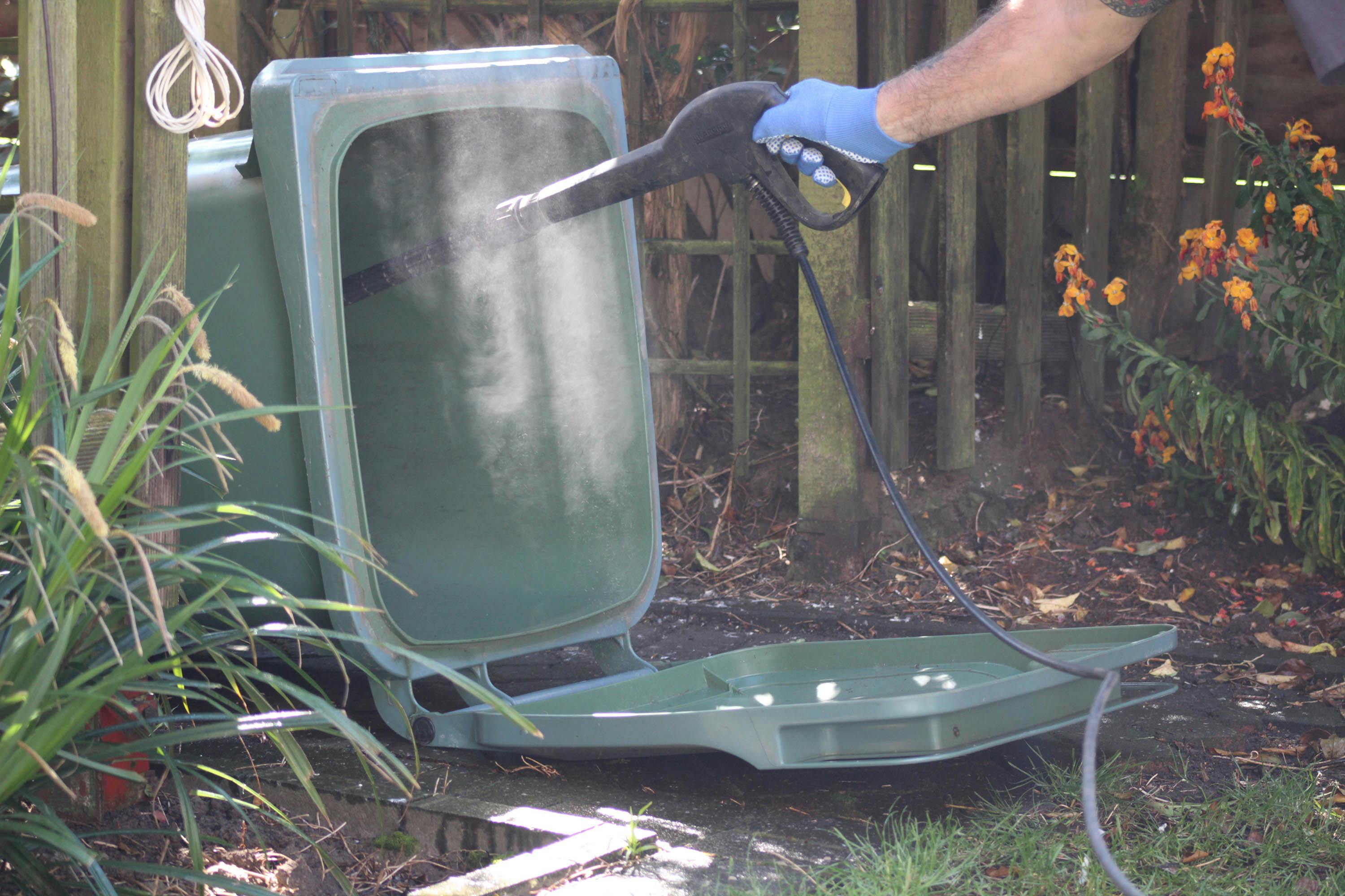 Met een hogedrukspuit is het schoonmaken zo gepiept.