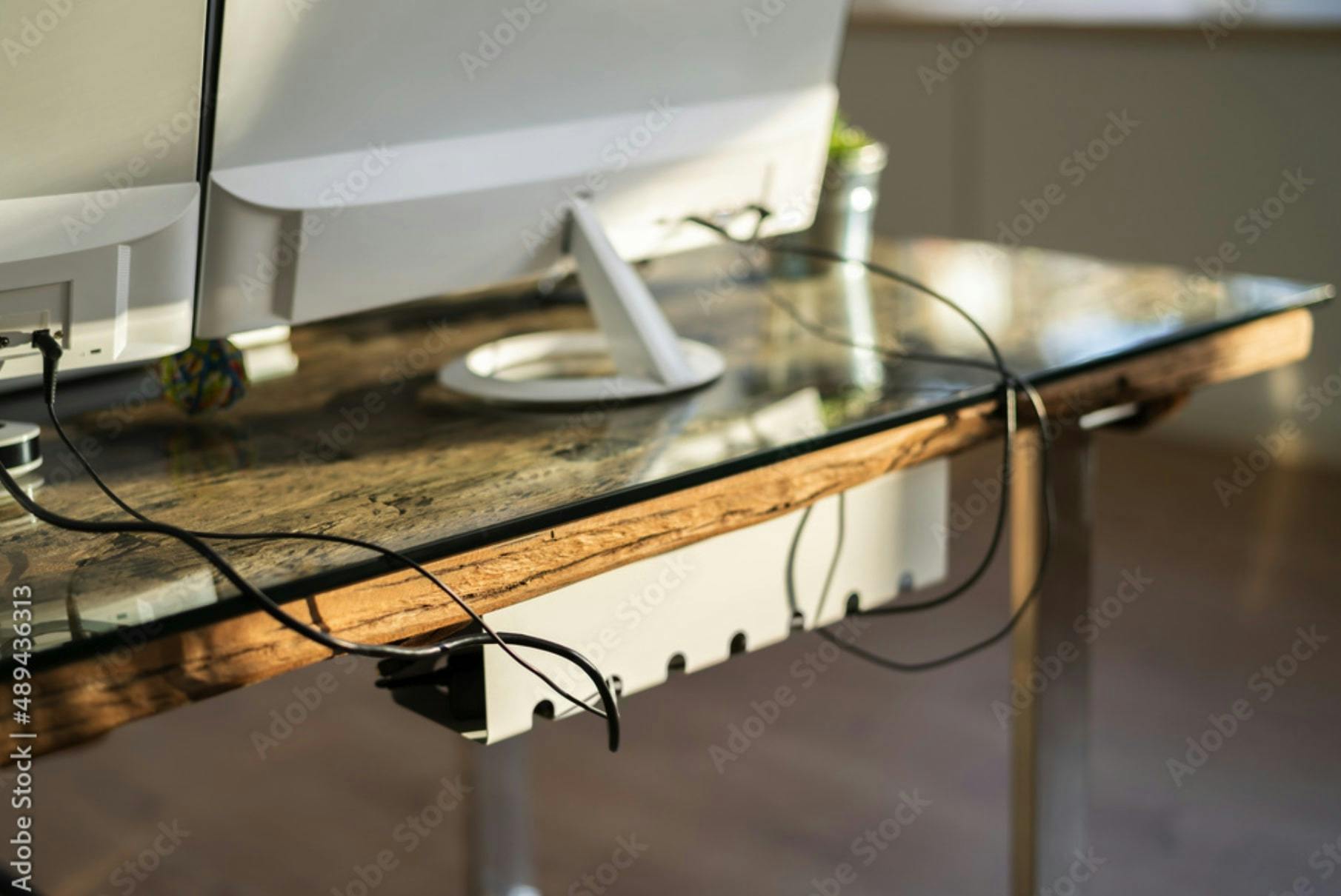 Een kabelgoot houdt alle snoeren buiten bereik van je huisdieren.