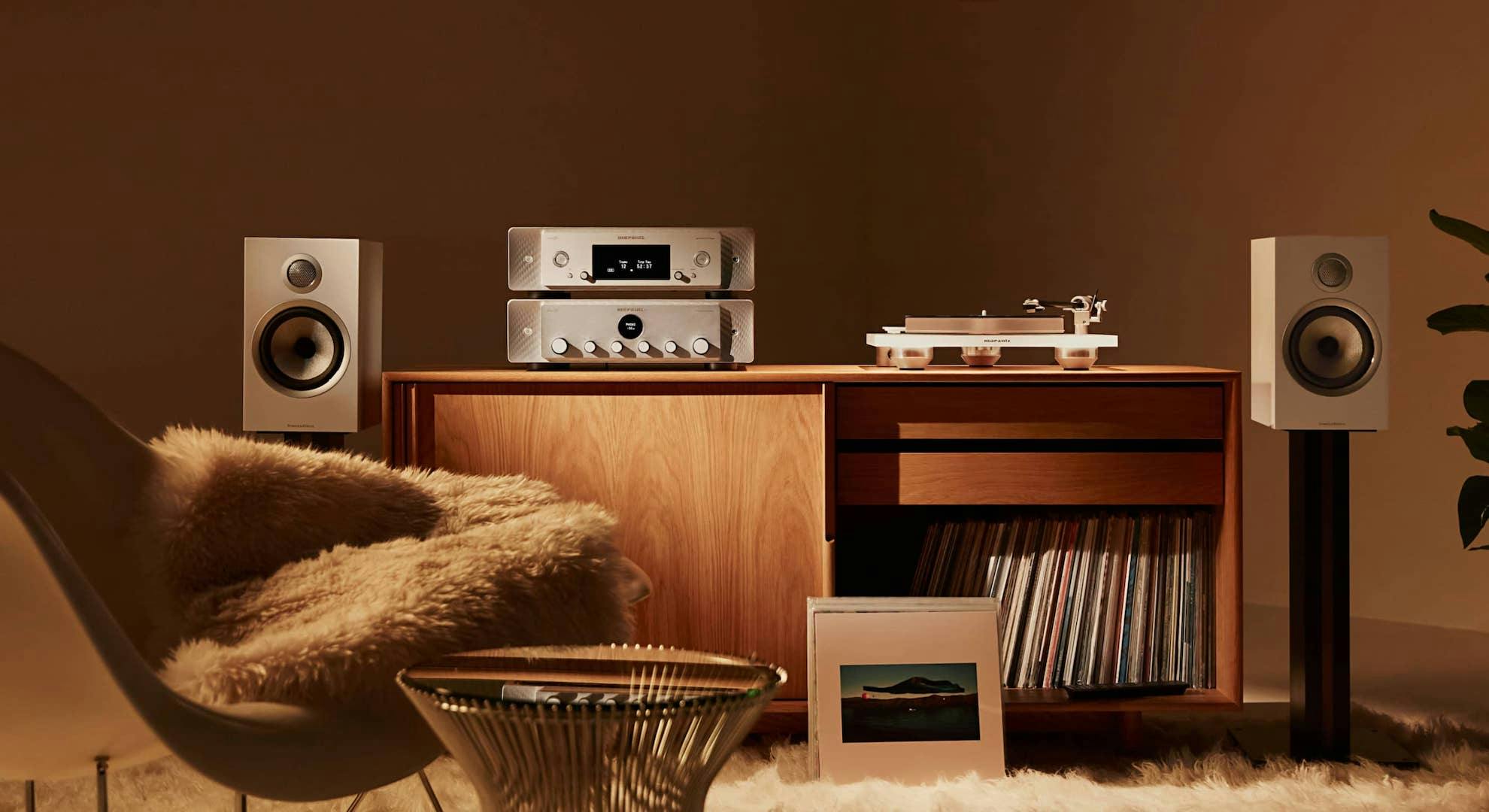 Een Marantz stereosysteem met Bowers & Wilkins-speakers
