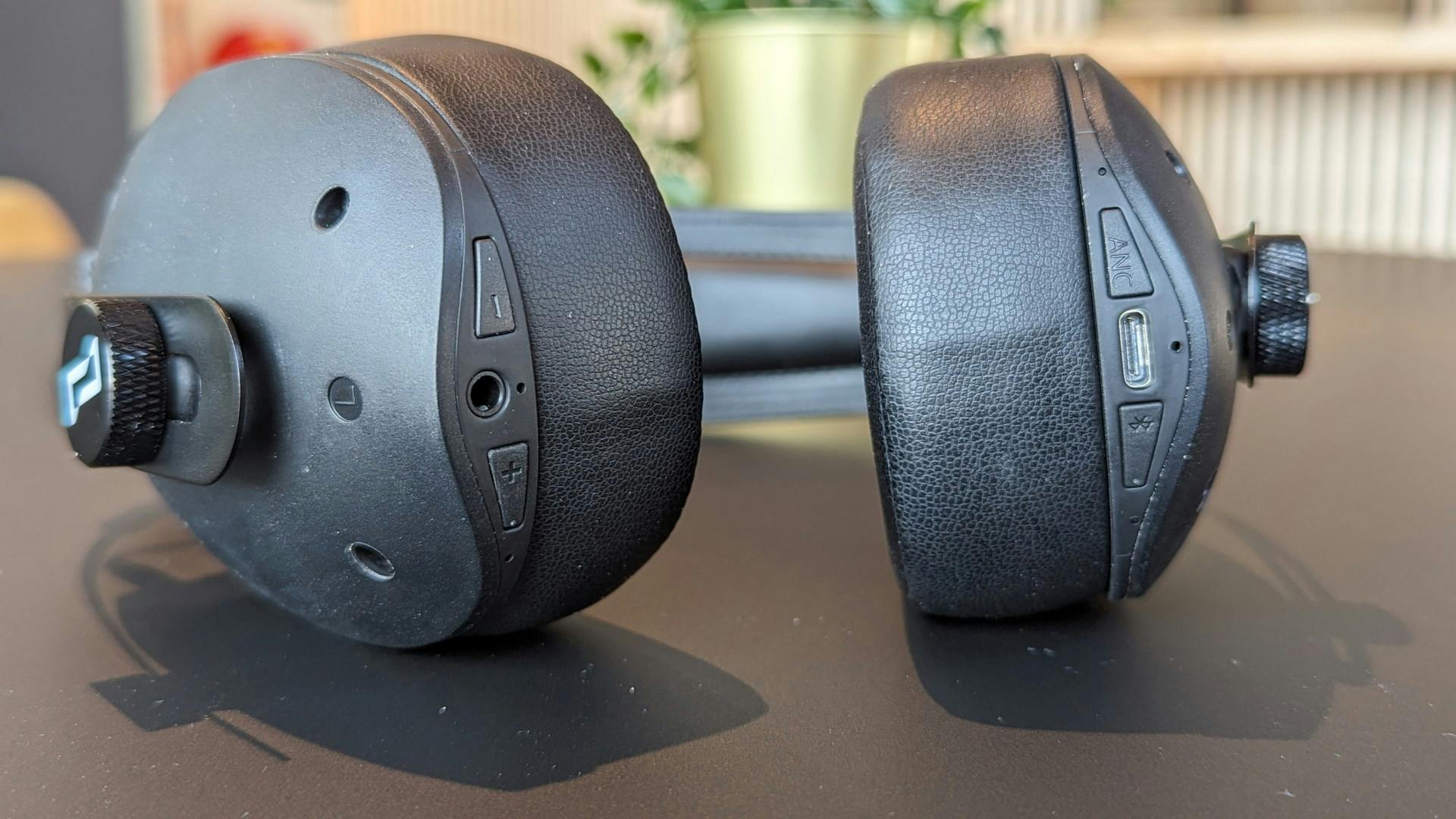 Bediening gaat traditioneel met knopjes.