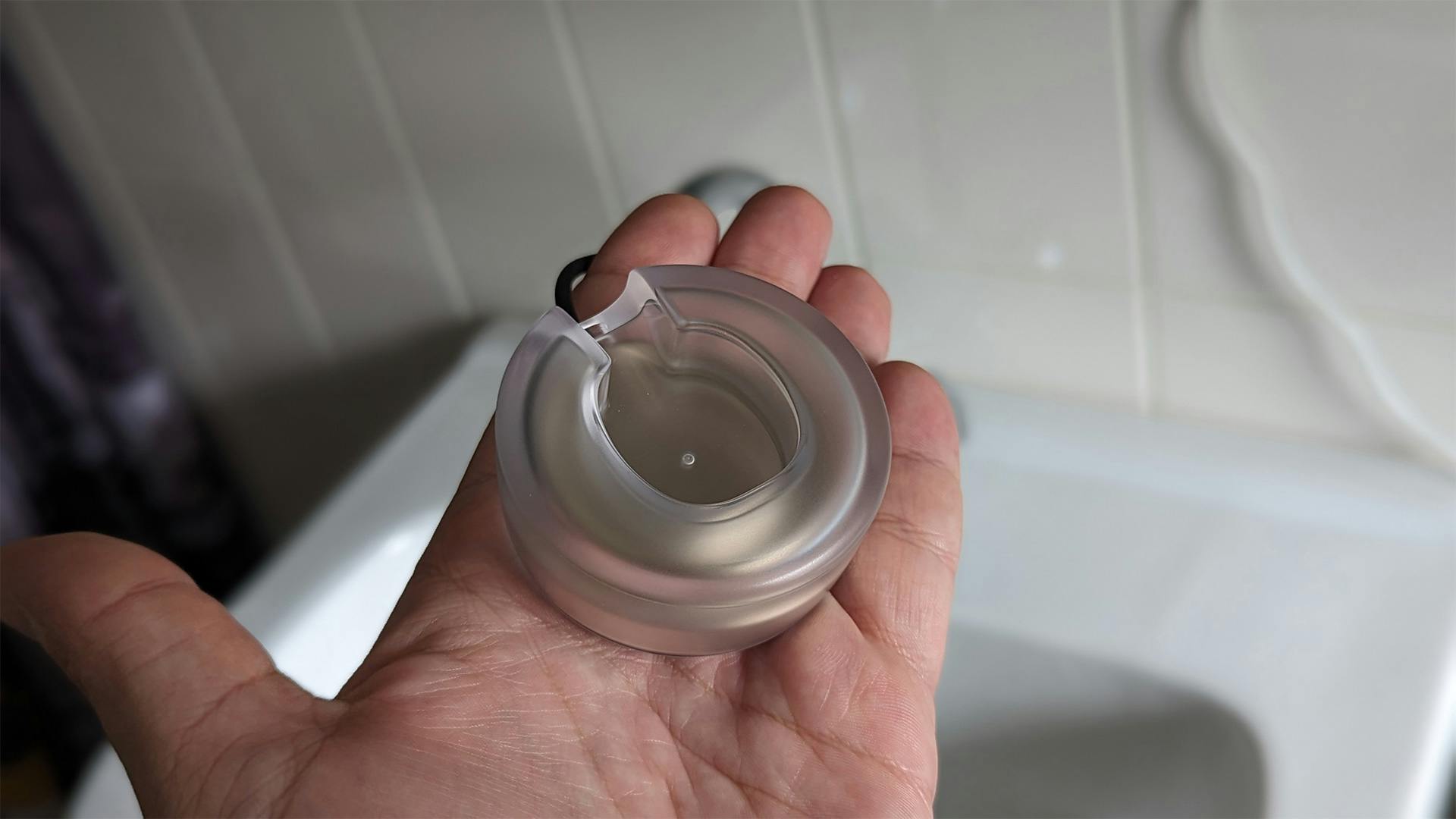 Het bovenste deel van de oplader, waar je de tandenborstel in parkeert.