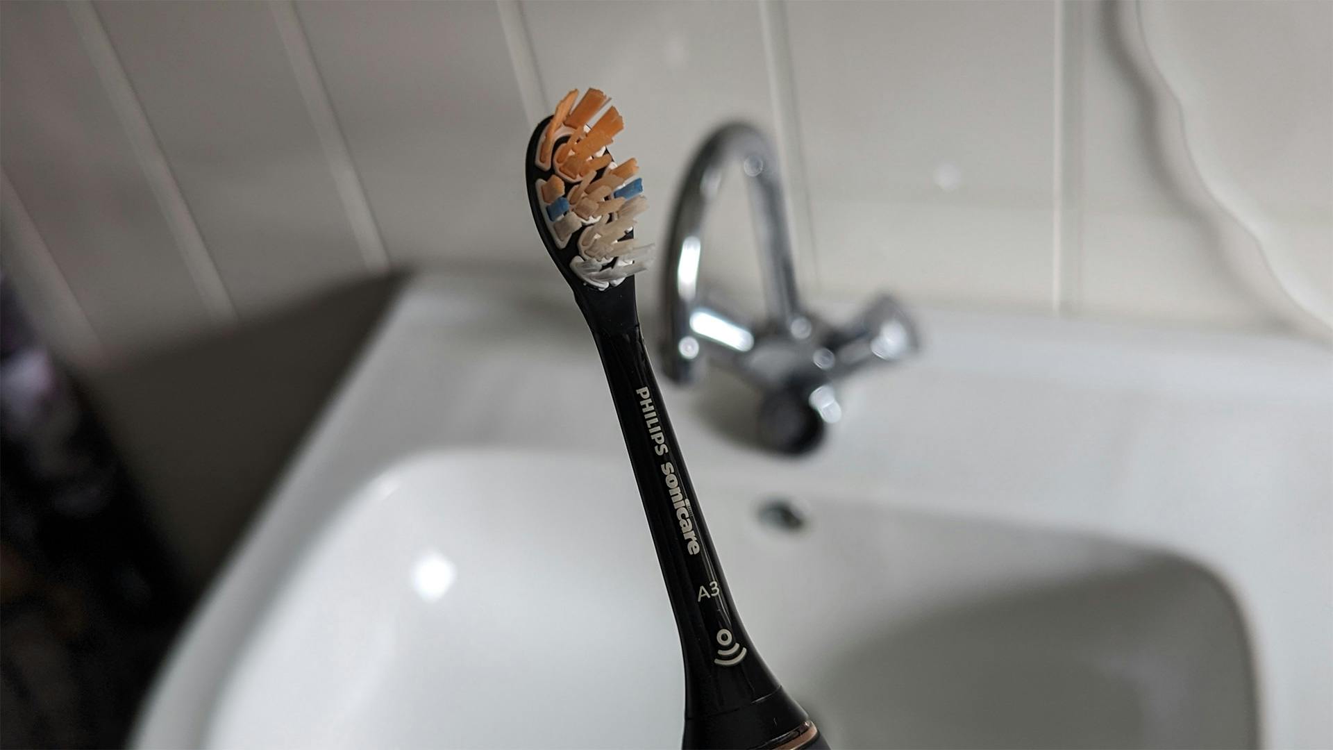 Het langwerpige tandenborstelkopje.