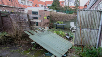 Schuttingherstel na storm Poly