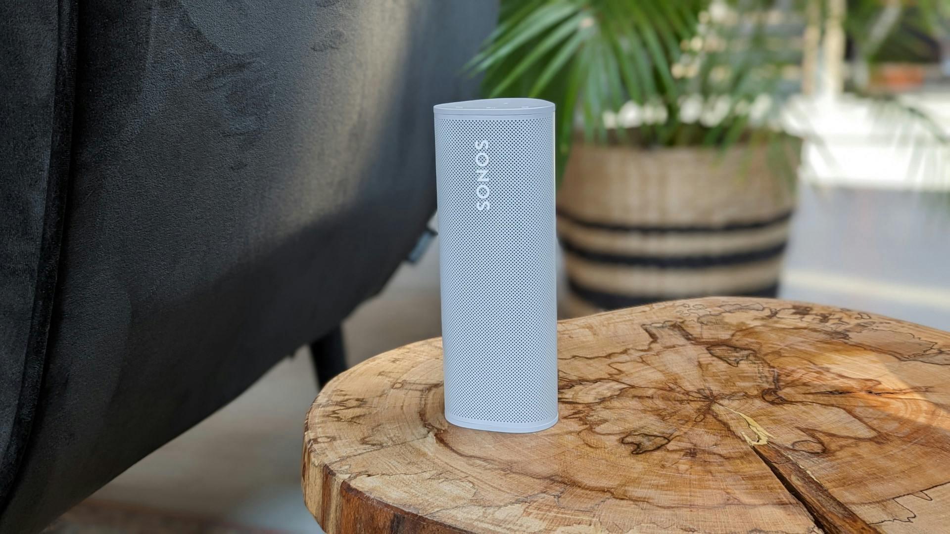 bluetooth-speaker op tafel