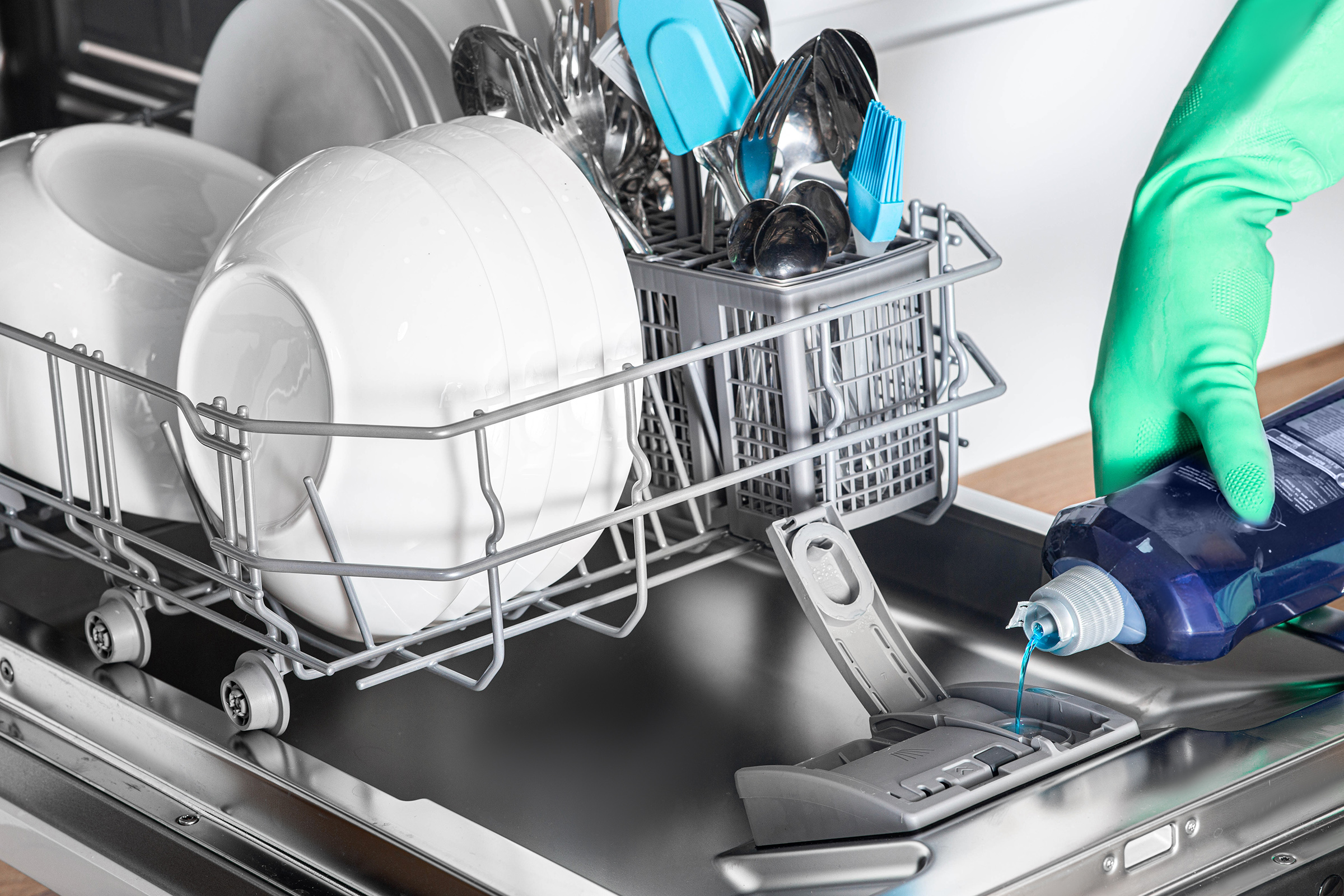 Посудомоечная останавливается. Rinse Aid for Bosch Dishwasher. Средства для ополаскивания посудомоечной машины Майнфелд. Мойка с ополаскивателем для стаканов. Dishwasher Soap.