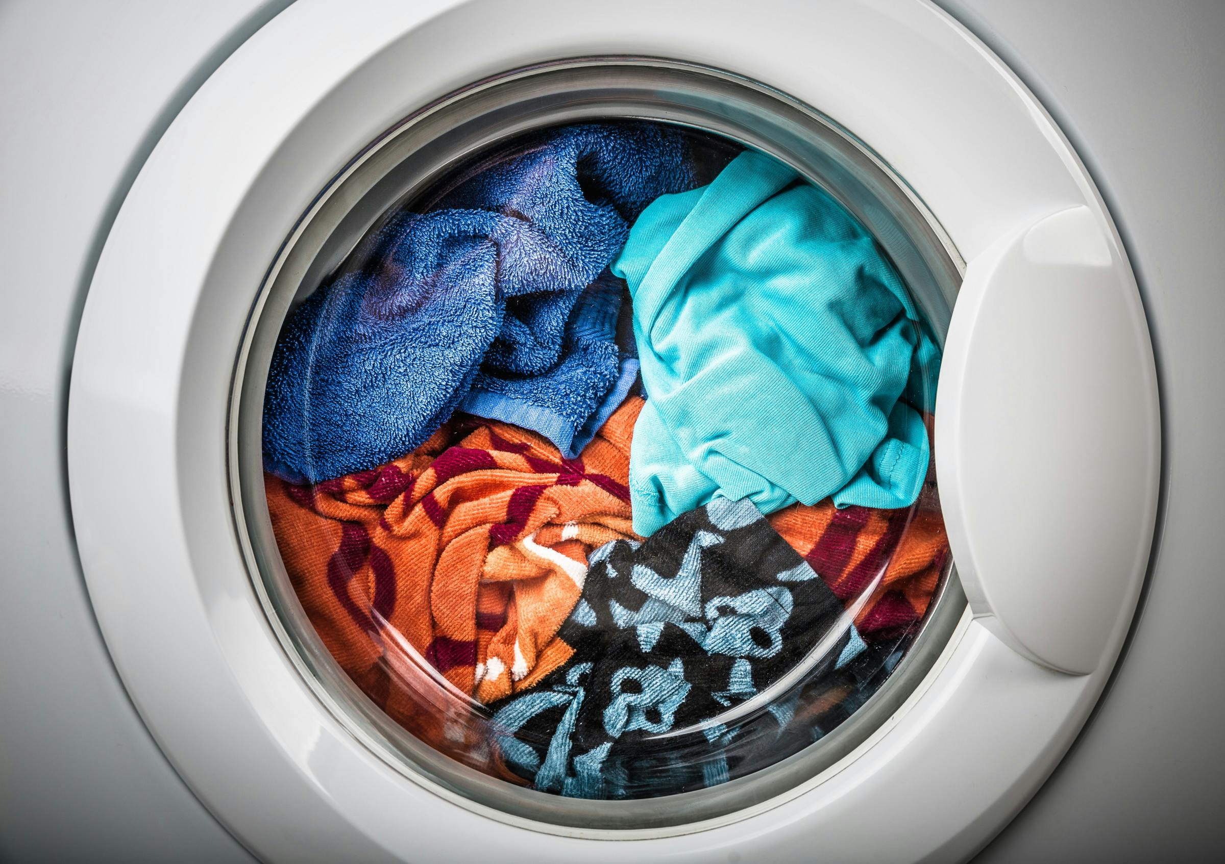 Zo komt je kleding minder gekreukeld uit de wasmachine | ID.nl Zo Komt Je Kleding Minder Gekreukeld Uit De Wasmachine | Id.Nl