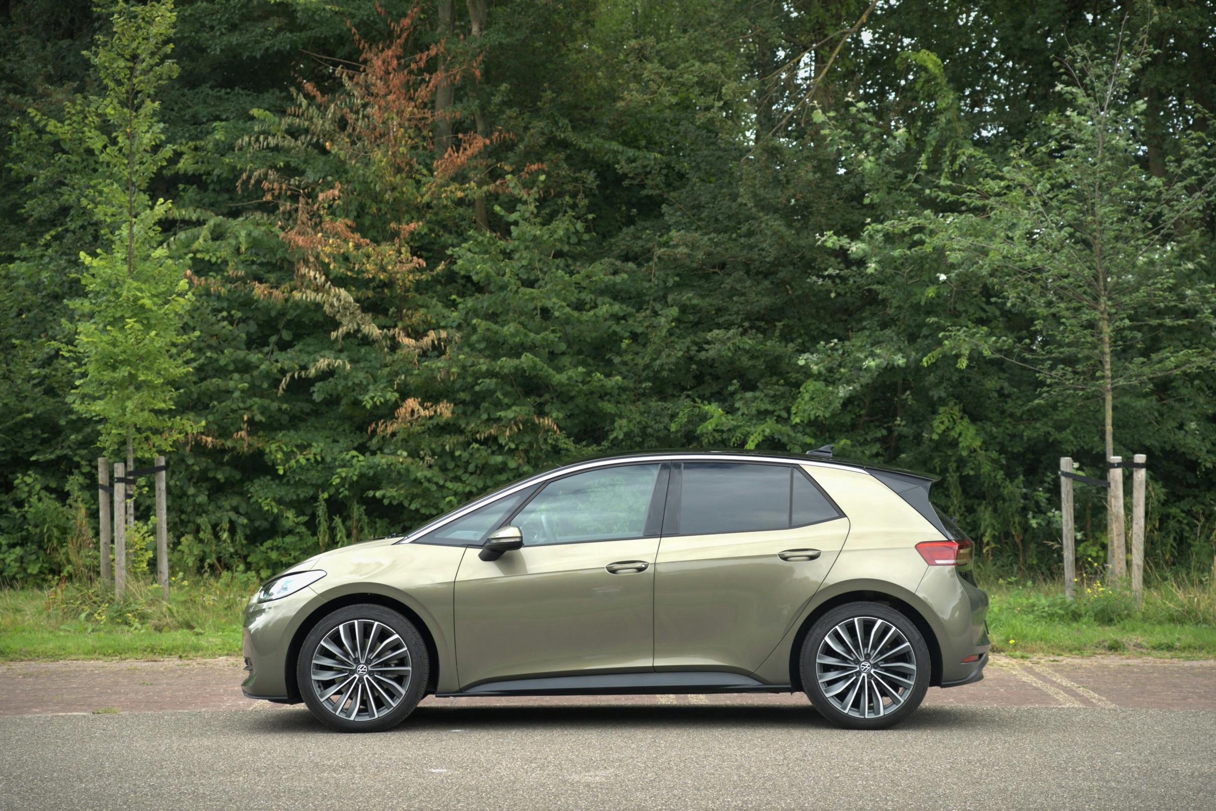 Bij een tussentijdse facelift horen nieuwe kleuren en nieuwe wielen.