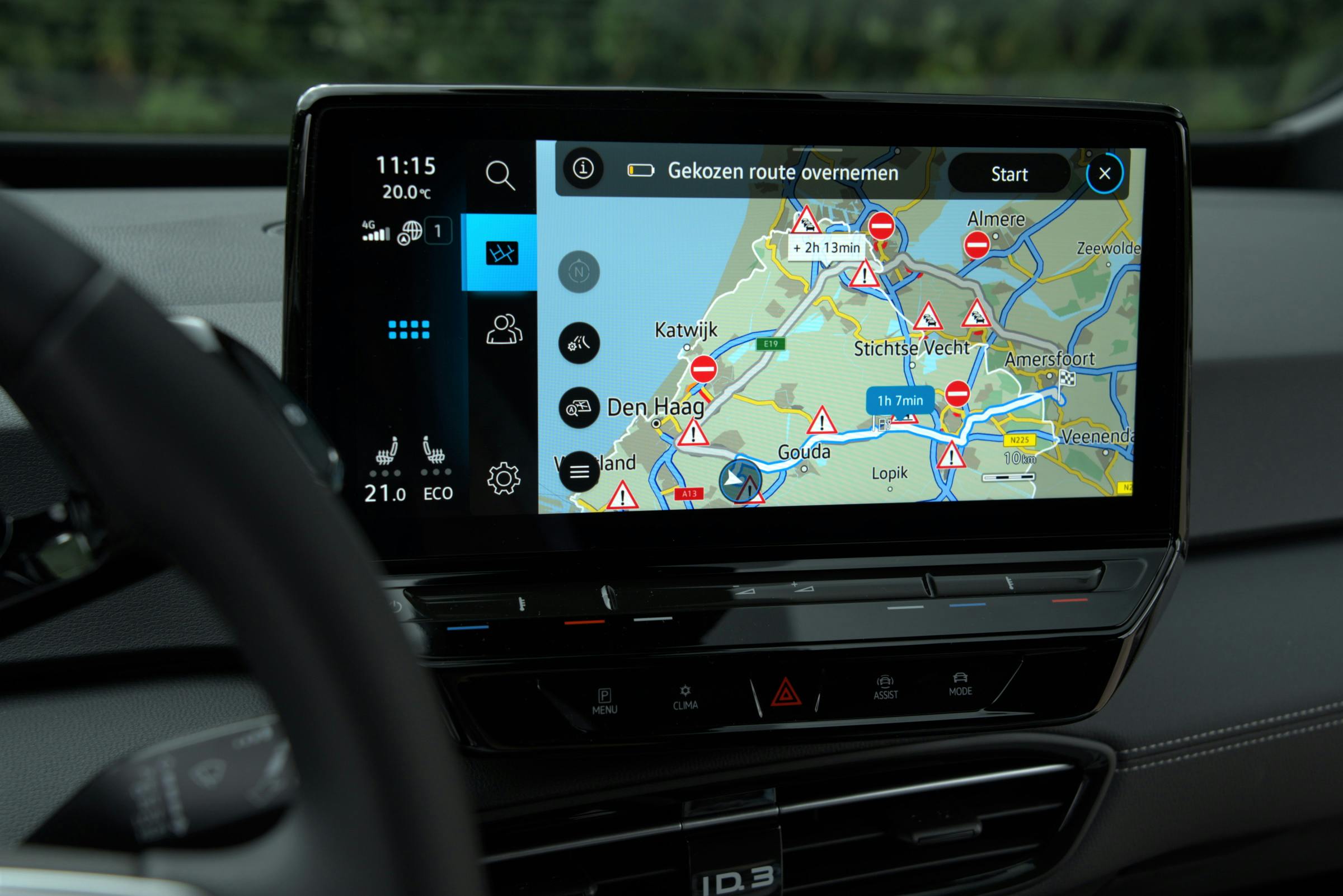 Geïntegreerde navigatie op de Business-uitvoeringen berekent een optimaal laadmoment op de route.