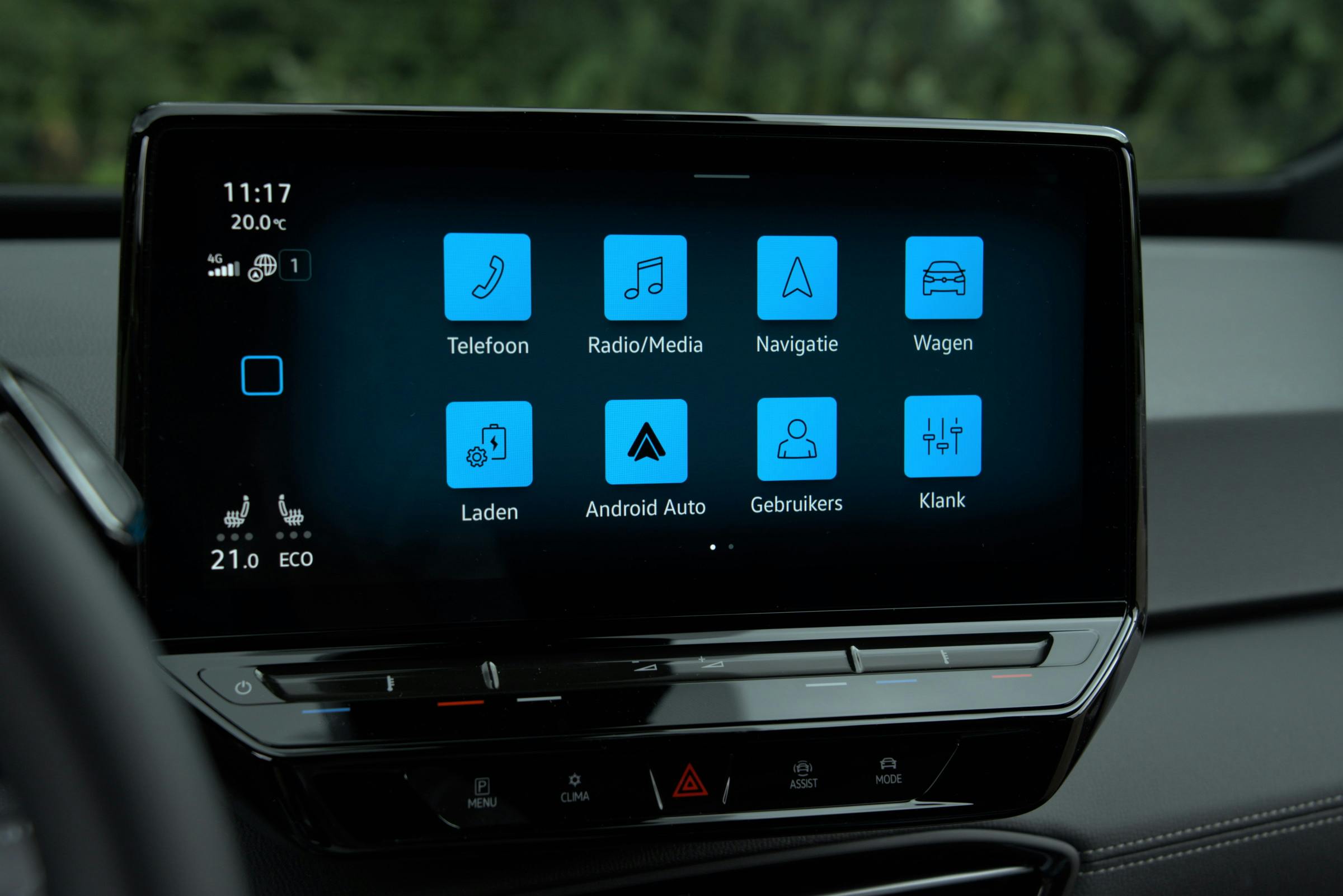 Voortaan is een 30,5 cm multimediascherm standaard. Alle functies worden bediend via het multimediasysteem.