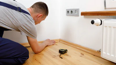 Zelf plinten leggen: zo wordt je vloer nóg mooier