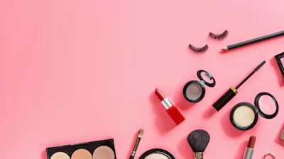Lippenstift, mascara, oogschaduw: hoe lang kun je make-up bewaren?