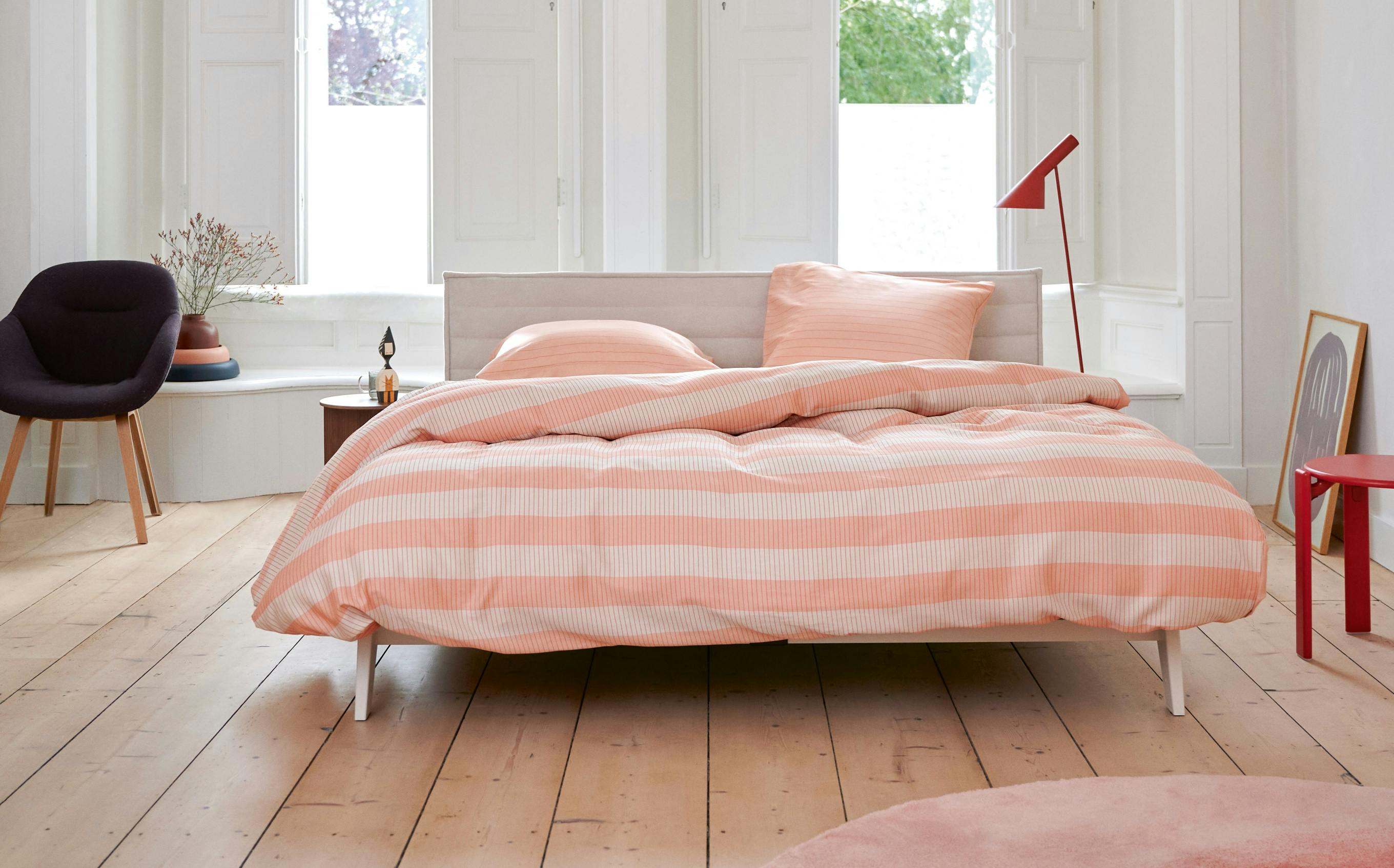 Gun jezelf niet alleen een fijn bed, maar ook het allerzachtste beddengoed. Deze vrolijke streep van Auping bijvoorbeeld.