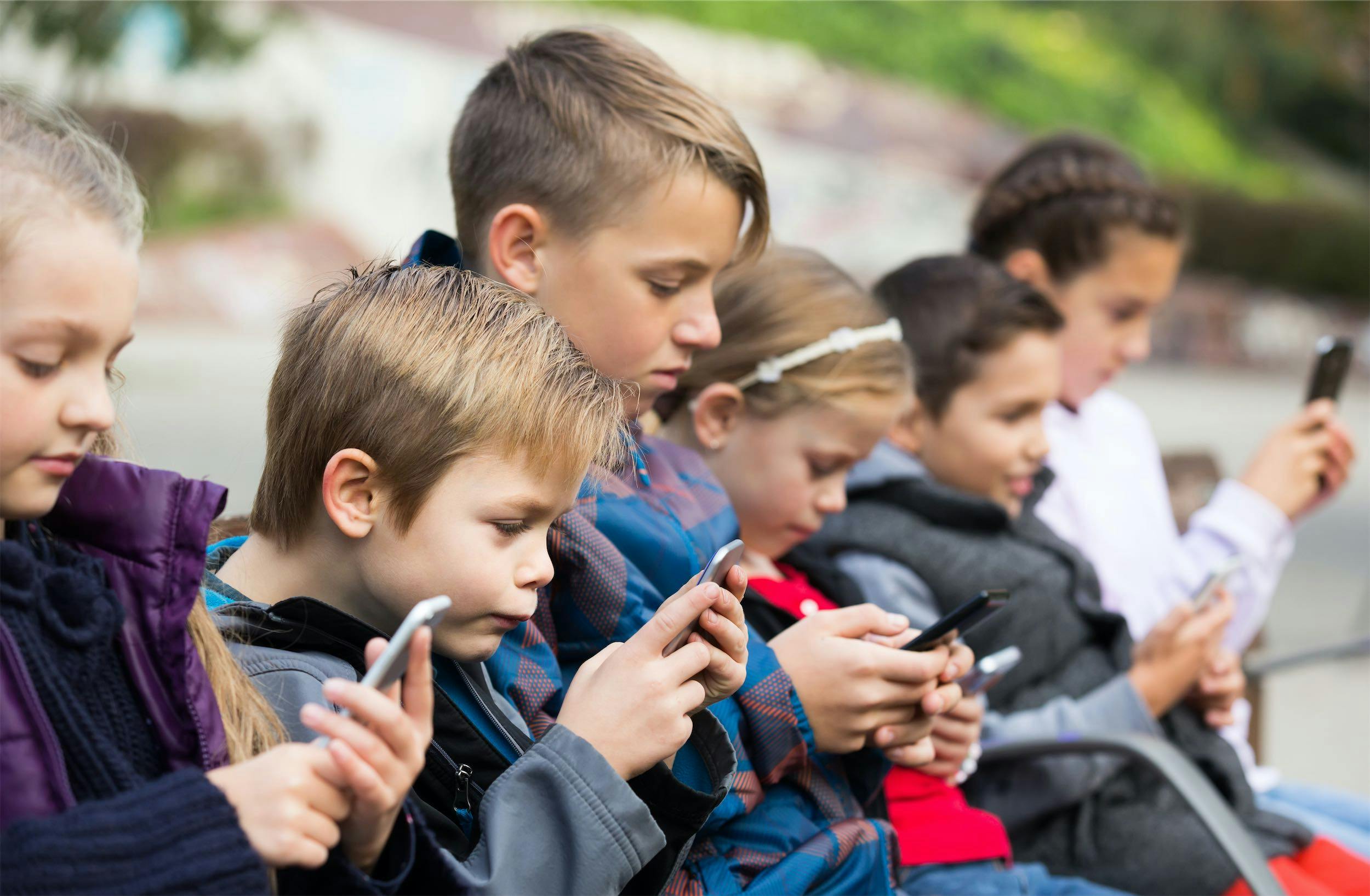 Arnhem adviseert: geef kinderen zo laat mogelijk een smartphone