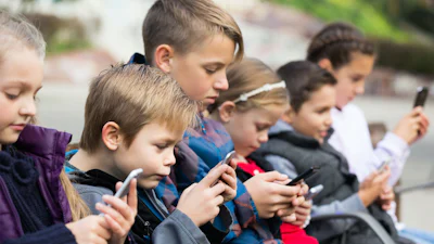 Arnhem adviseert: geef kinderen zo laat mogelijk een smartphone
