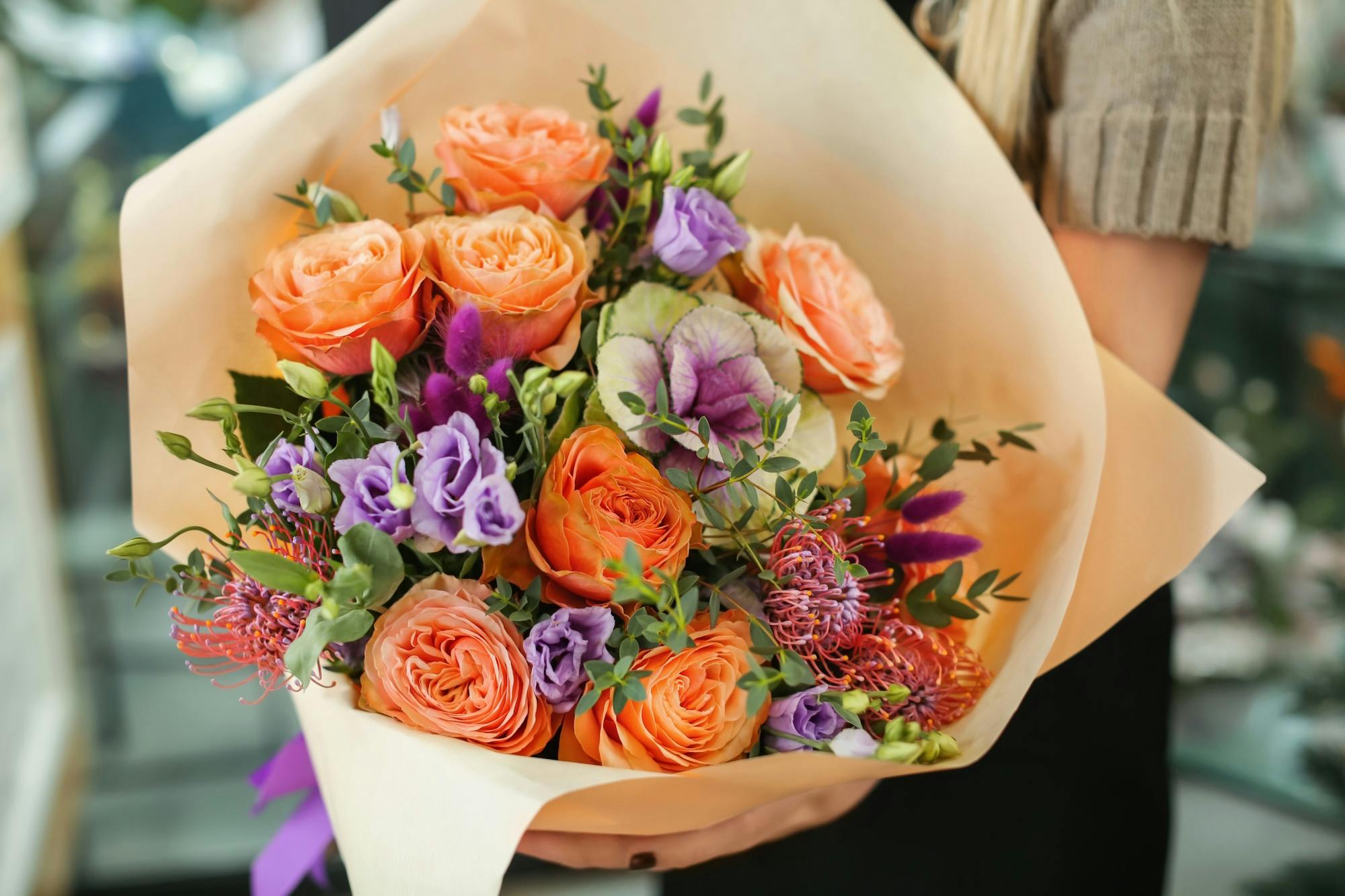 Boeket met rozen en andere bloemen