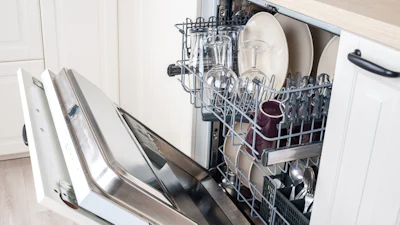 7 dingen die je nooit in de vaatwasser mag stoppen
