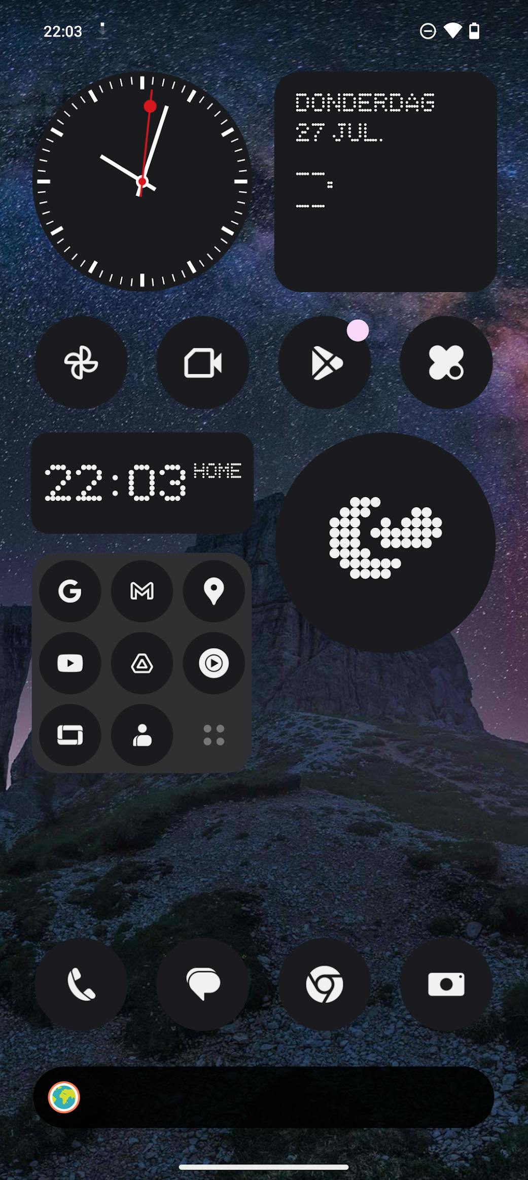 De interface is opvallend, met standaard monochrome icoontjes.