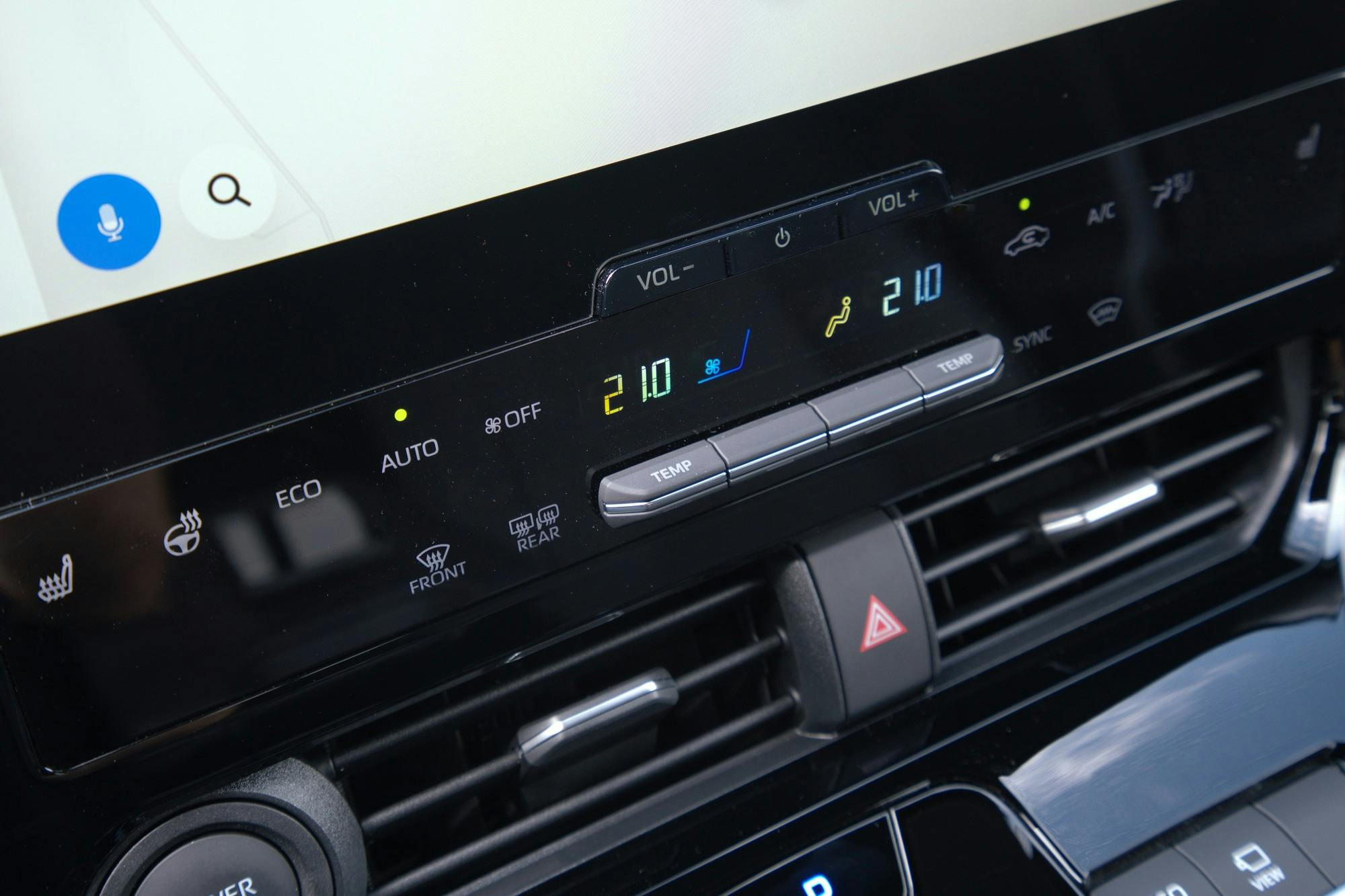 Onder het touchscreen is voor de bediening van de airco een afzonderlijk cluster ingericht met een aanraakgevoelig oppervlak.