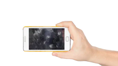 😳 Zo maak je je smartphone schoon (doen, want hij is 10x smeriger dan een toiletbril!)