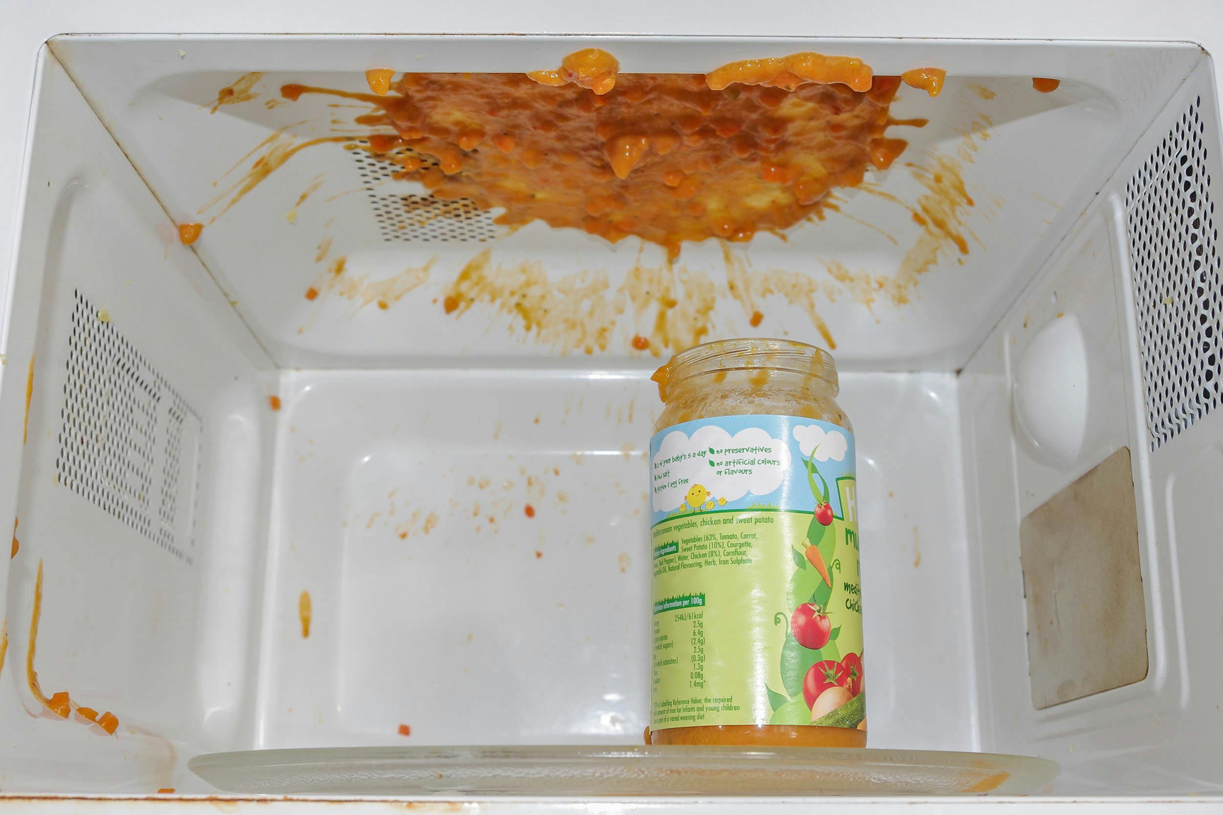 Ping! 5 dingen die je echt niet in de magnetron moet stoppen