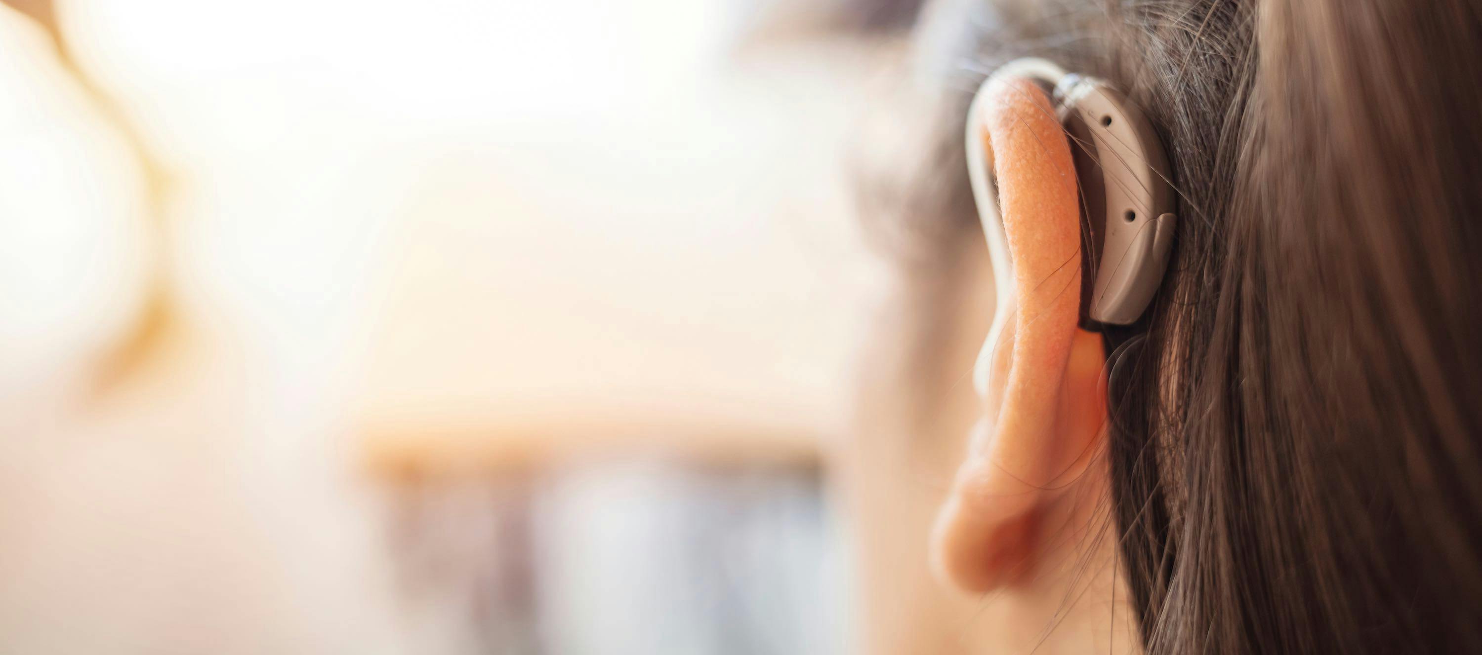 Wanneer is het tijd voor een hoortoestel en waarop moet je letten bij aanschaf?