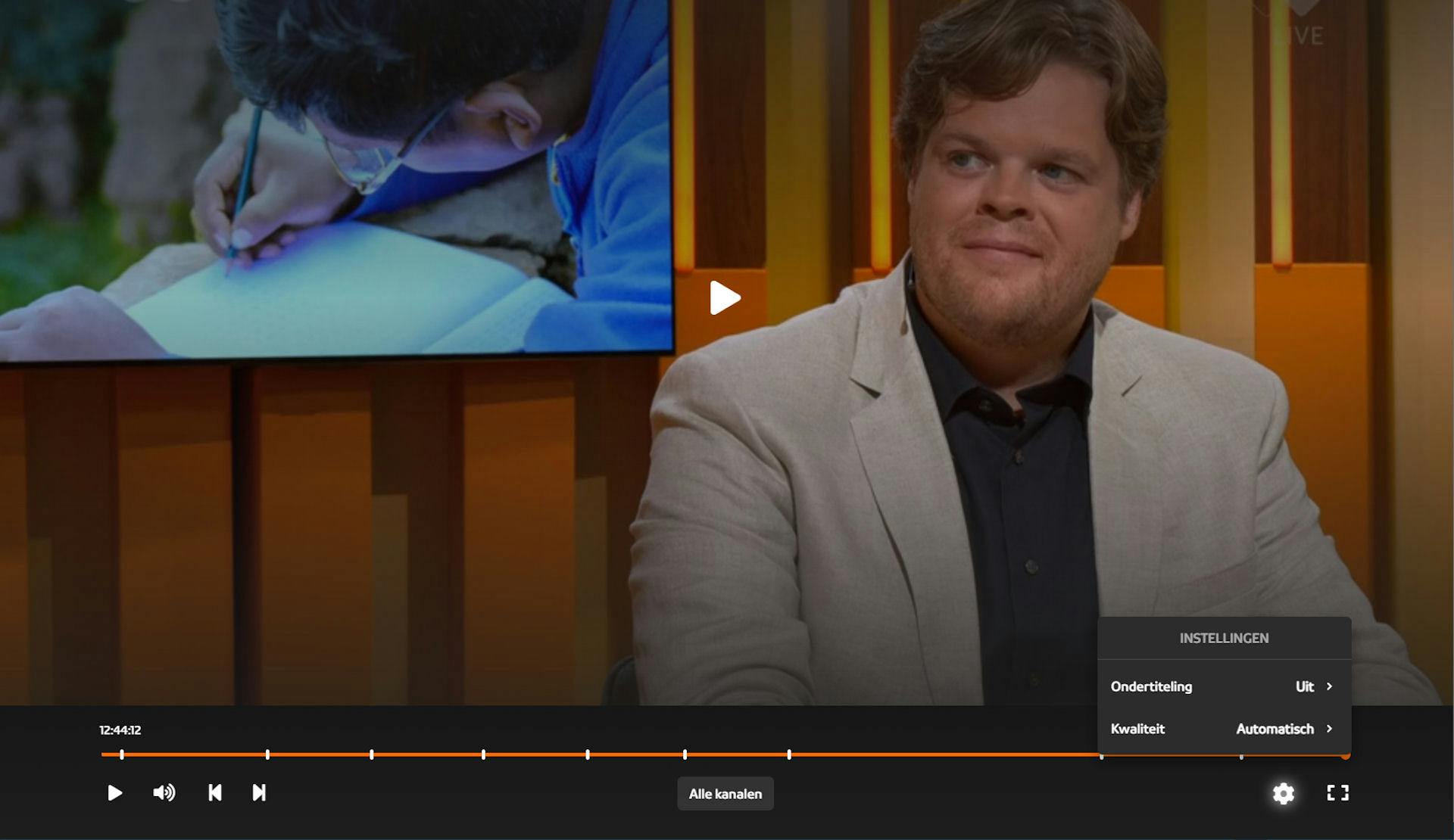 Via het tandwieltje kom je bij de instellingen voor de ondertiteling.