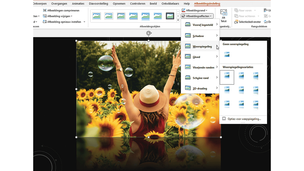Hier kiezen we voor een reflectie die onderaan aansluit bij de foto.