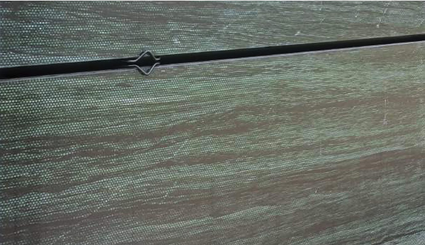 De clips houden de randloze panelen op hun plaats. (Foto: www.externa.be)