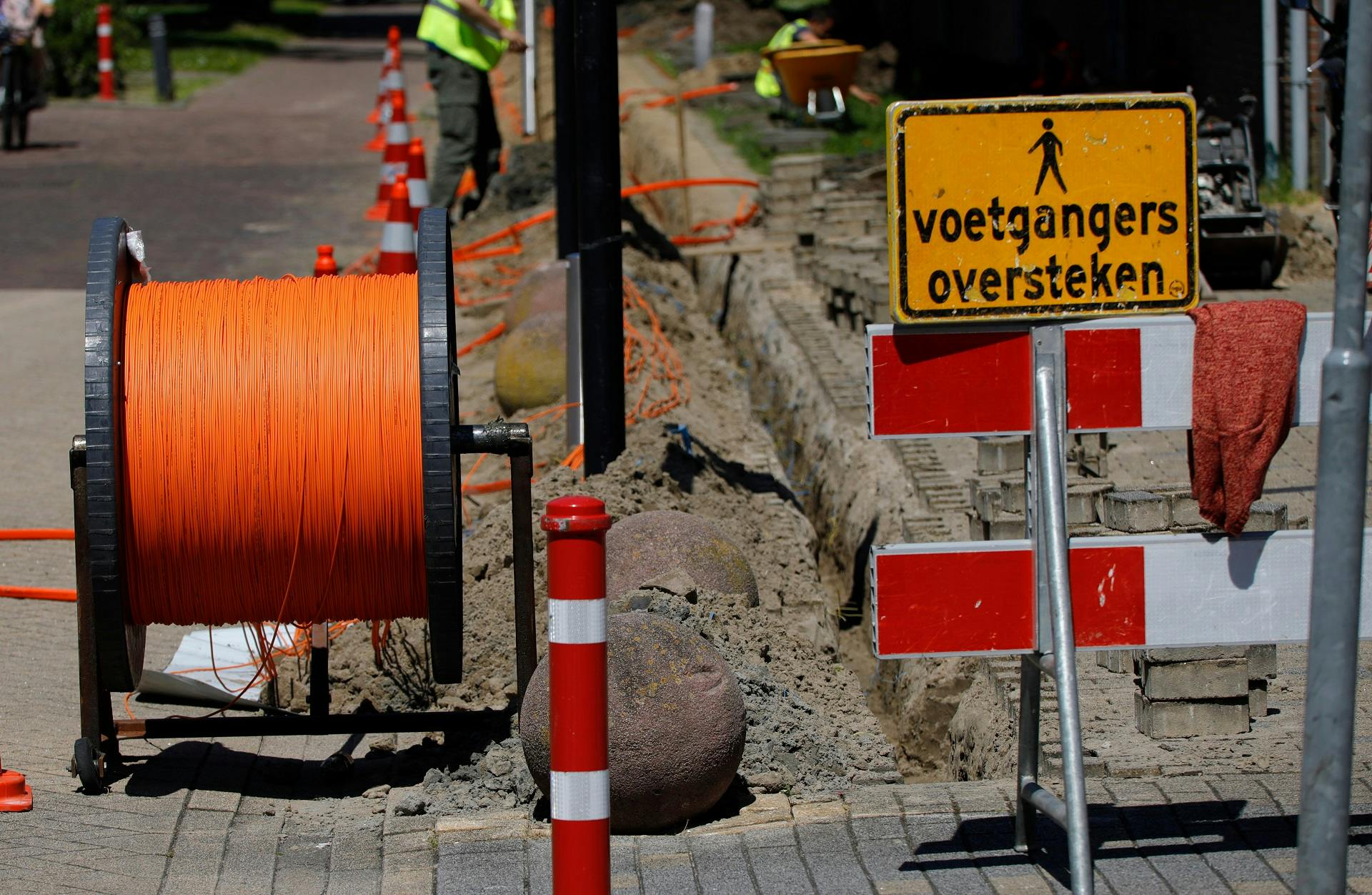 KPN voert glasvezelsnelheid op naar 4Gbit/s, Delta gooit er een schepje bovenop