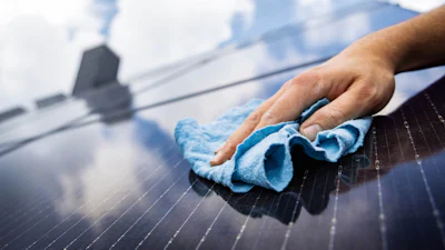 Zonnepanelen onderhouden: moet dat?!