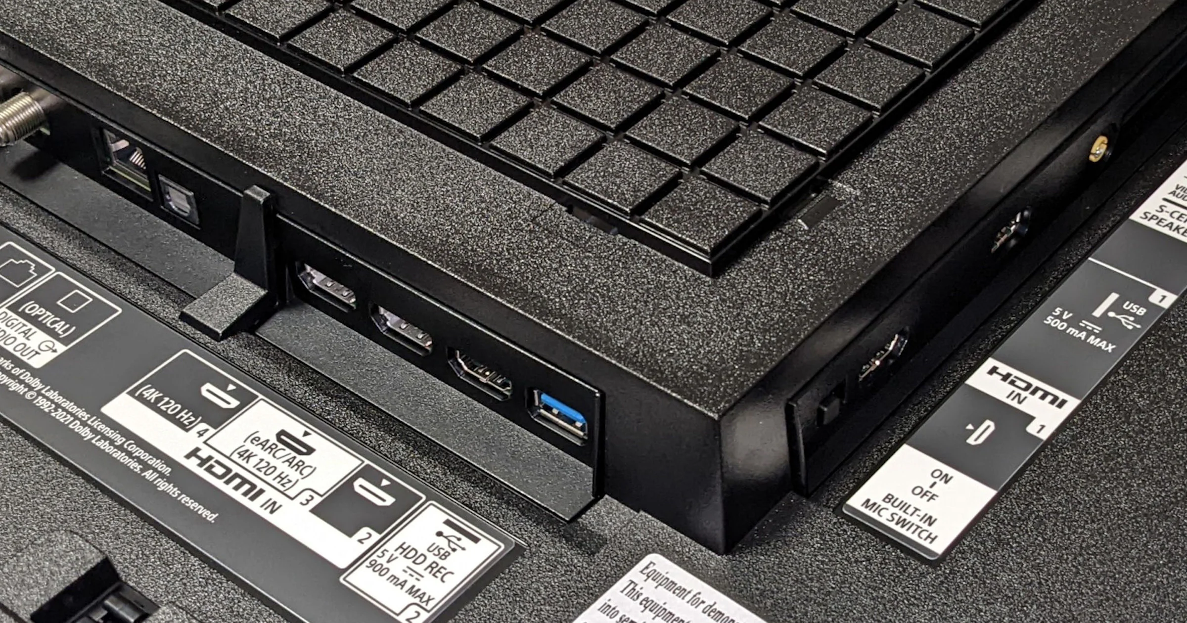 Hiervoor gebruik je de usb-poort op je smart-tv