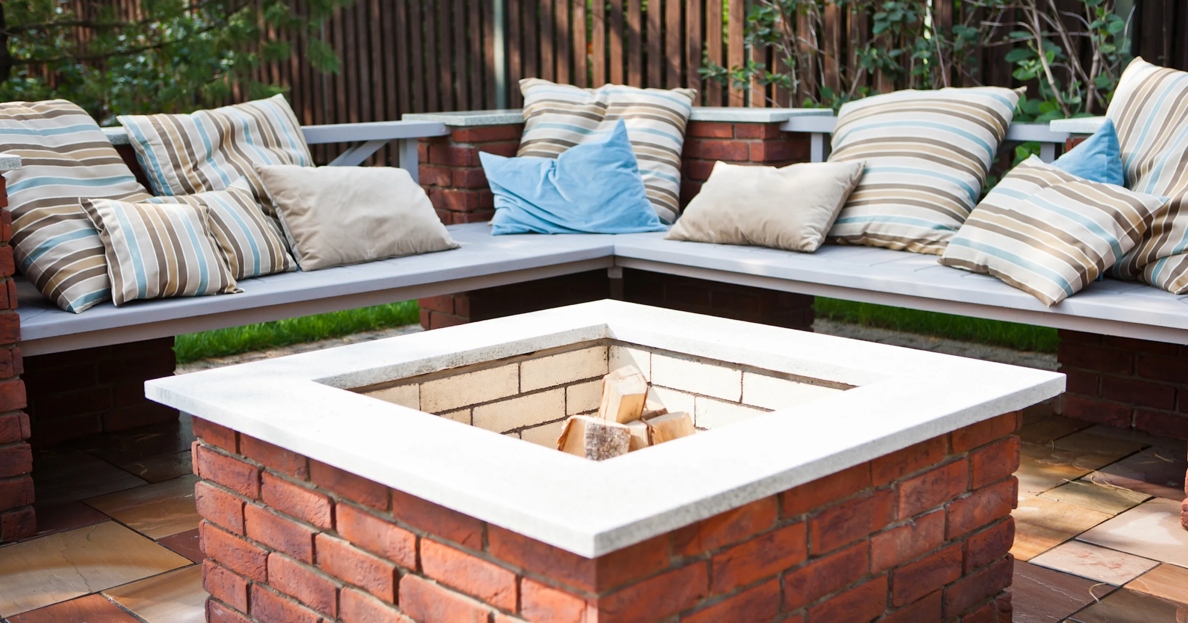 Altijd warm en knus in de tuin zitten met een zelfgebouwde buitenhaard