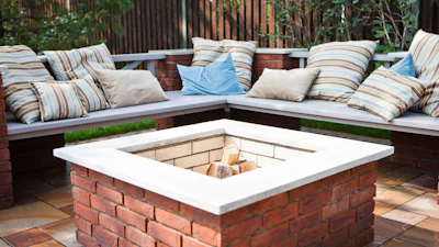 Altijd warm en knus in de tuin zitten met een zelfgebouwde buitenhaard