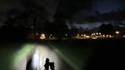 🚲 🍂 ❄️ Gladde wegen en donkere dagen: 7 tips voor veilig fietsplezier