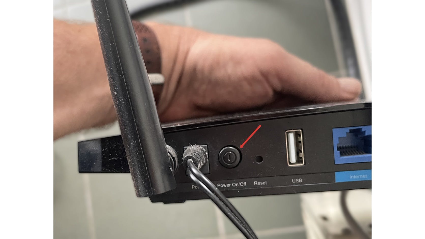 Schakel de router tien seconden uit en zet hem weer aan.