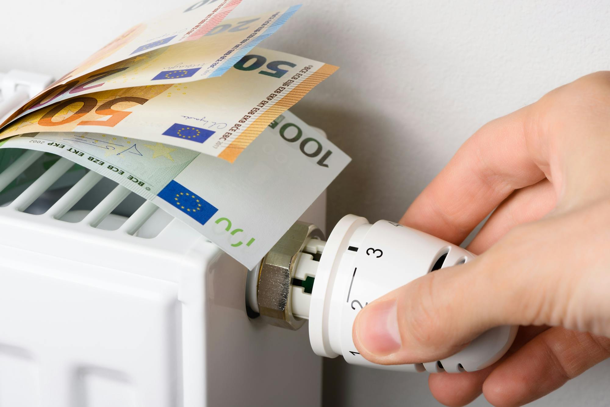 De verwarming aanzetten kost geld