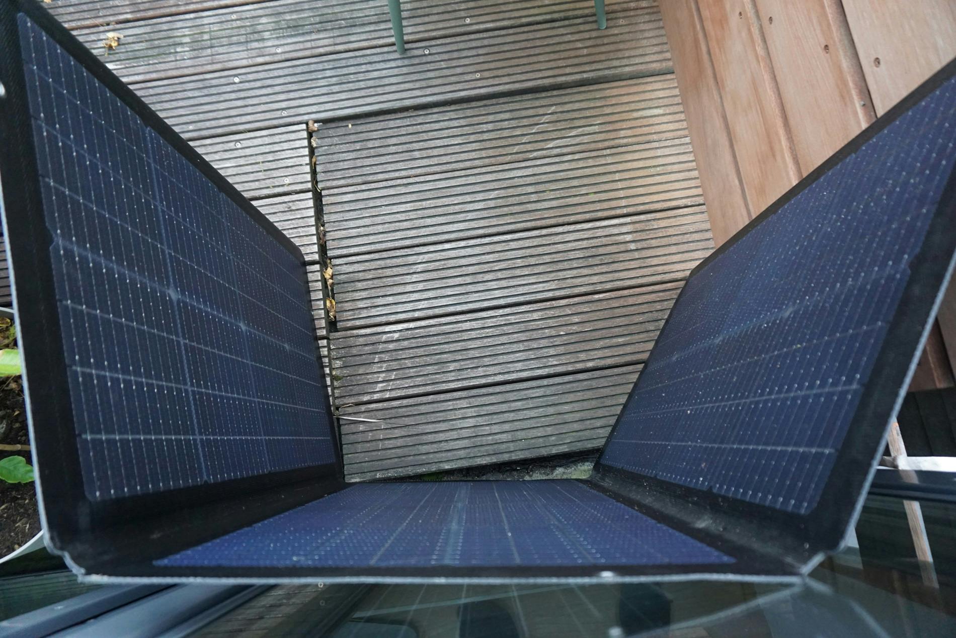 Je kunt de panelen vouwen, maar ze blijven onderdeel van één systeem.