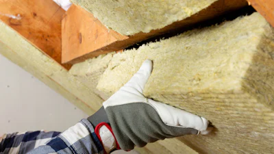 Dakisolatie aanbrengen vanaf binnen of buiten? Dit zijn de voor- en nadelen