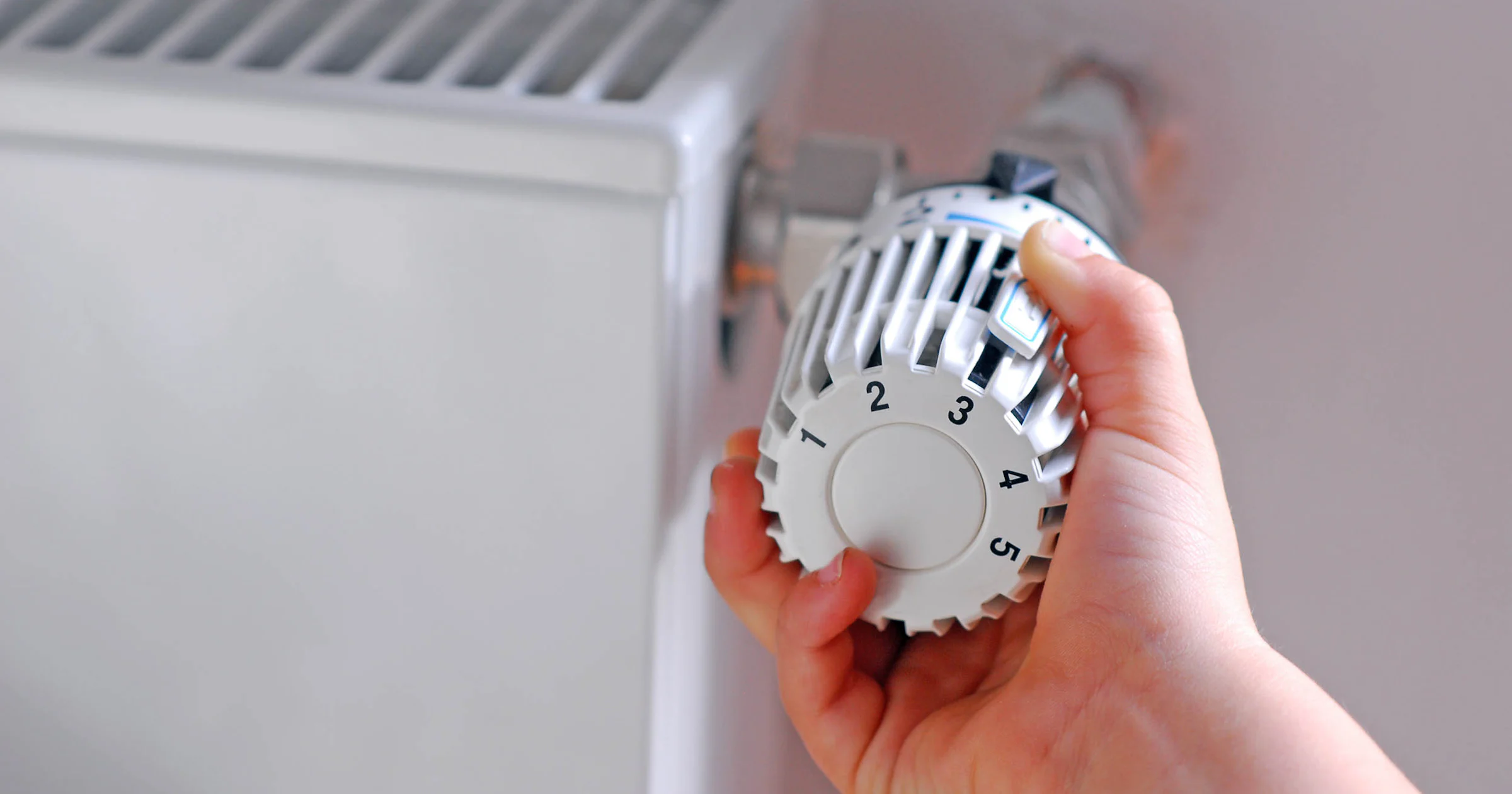 Kabinet gaat helpen met energierekening, maar brandstofaccijns niet omlaag