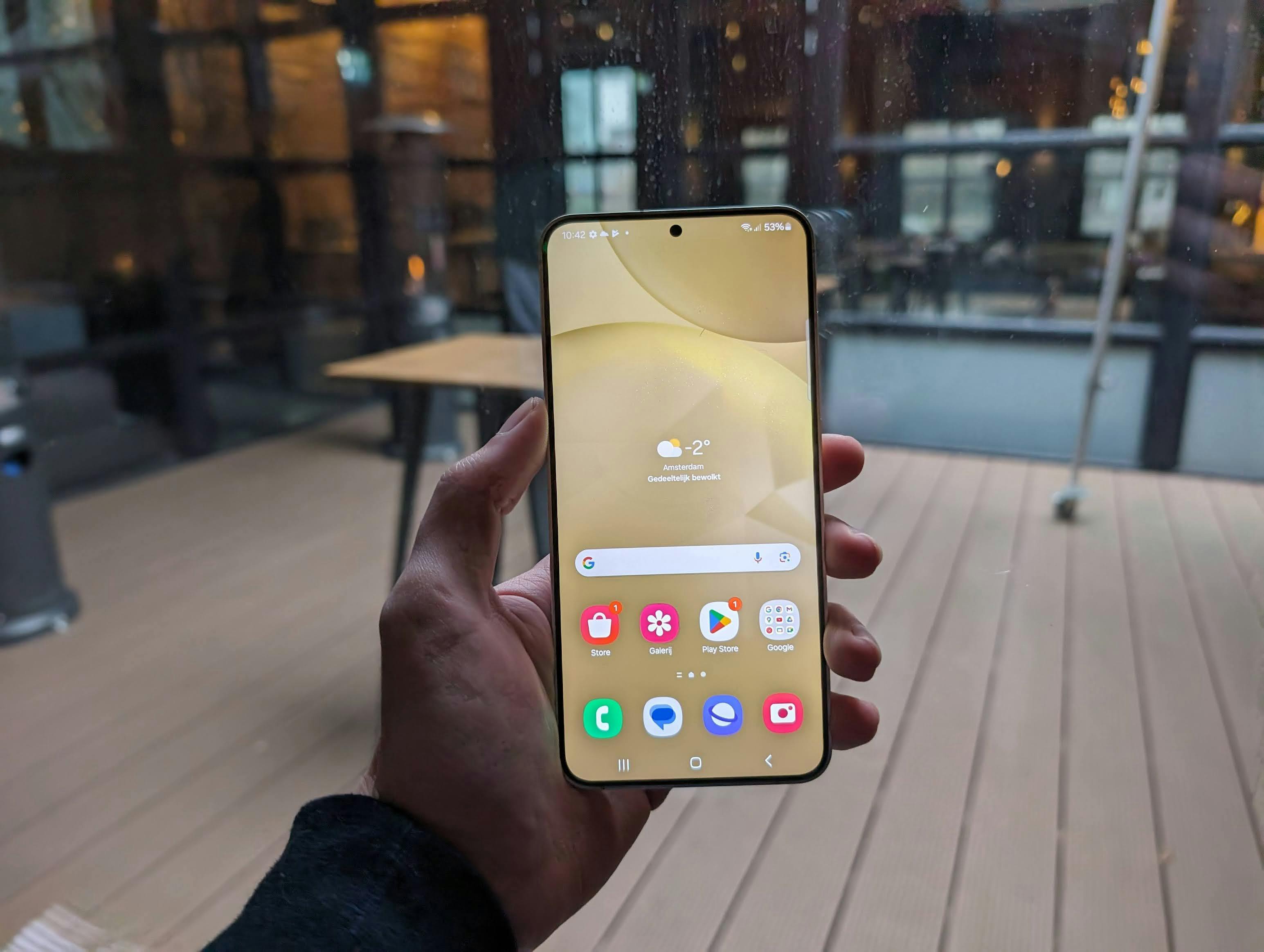 Het scherm van de Samsung Galaxy S24 is erg helder.
