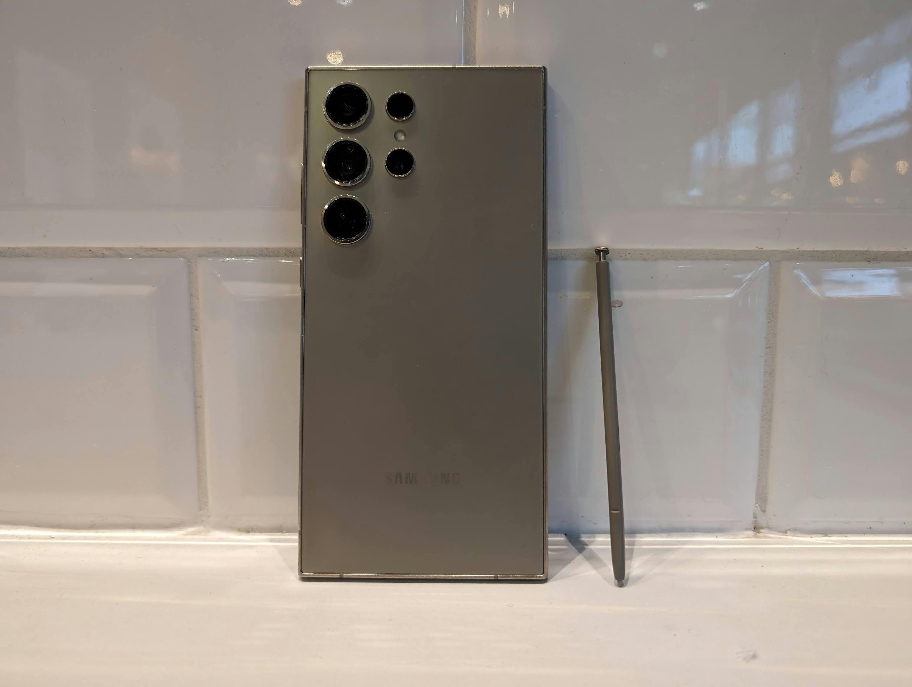 De S24 Ultra is het enige model dat in de goedkoopste uitvoering duurder is dan zijn voorganger.