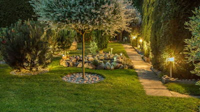 Zo stel je scènes in voor je slimme buitenverlichting