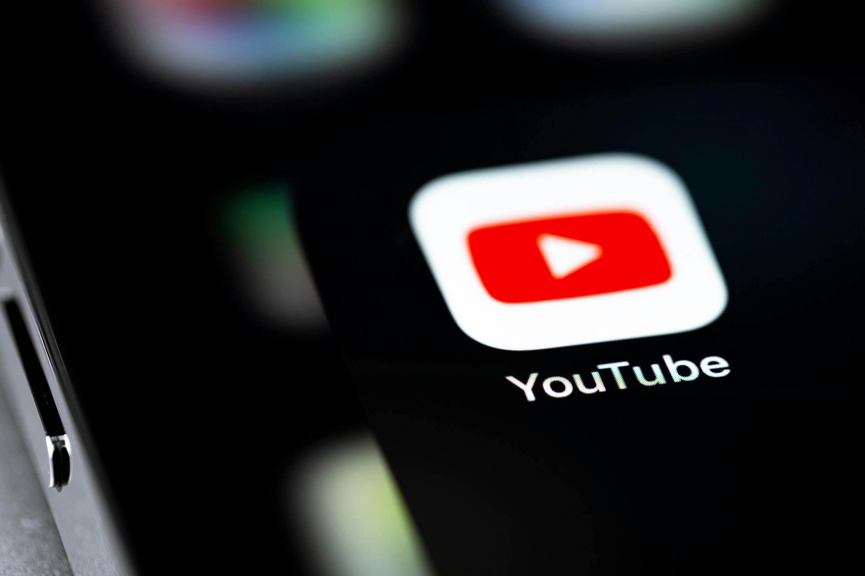 YouTube downloadt zelf video's? Zo zet je dit uit