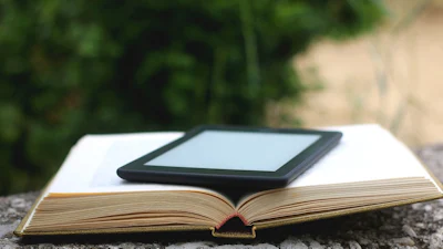 Papieren boeken versus e-readers: welke zijn beter voor jou?