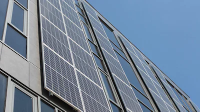 Zonnepanelen op de gevel: wetten en regels