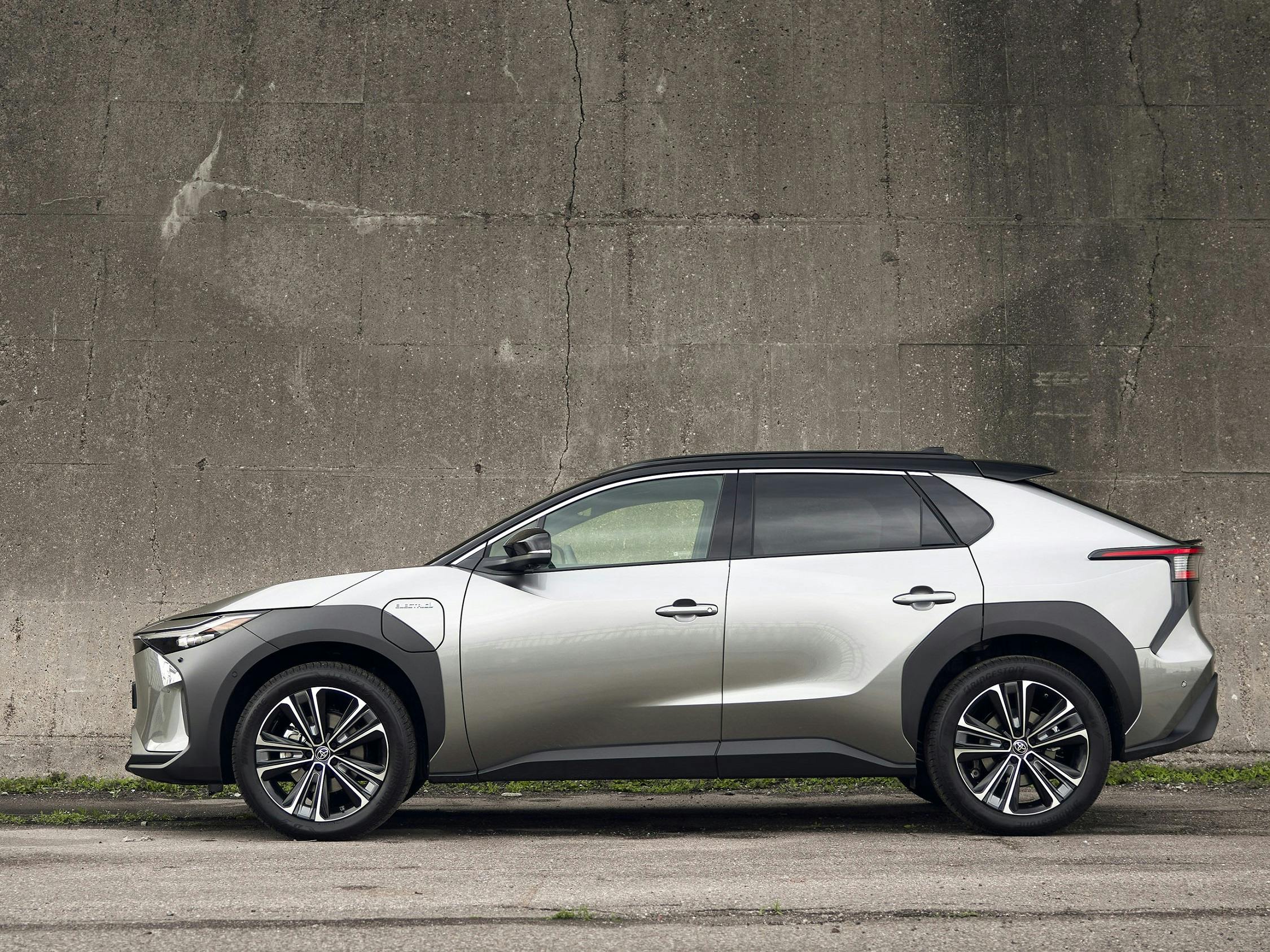 Toyota geeft voor de bZ4X Active met voorwielaandrijving een actieradius op van ruim 500 kilometer.