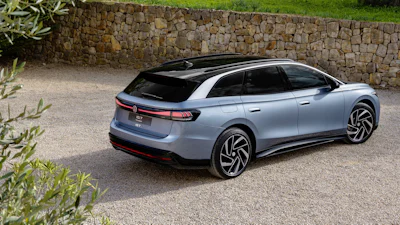 Wat een bak! Volkswagen onthult de elektrische ID.7 Tourer